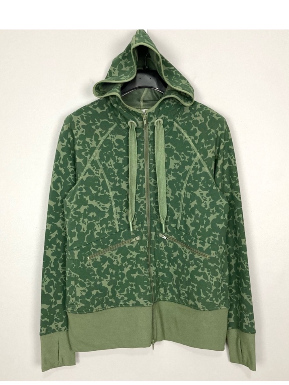 Cabi Marathon Long Hooded Jacket Women’s Size M Zip Front Pockets Camo 6030
